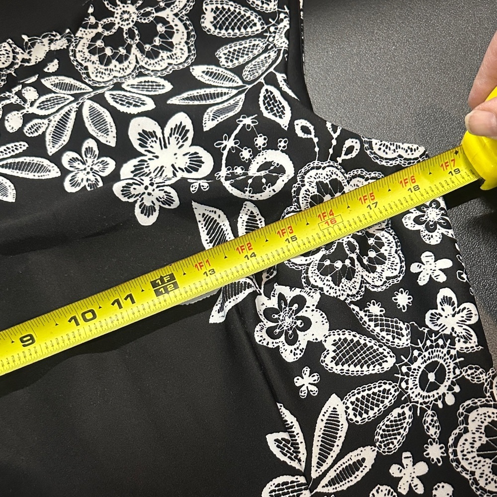 R&K Black and White Floral sleeveless scoop neck  back zip up Midi Dress size 12 - Picture 5 of 7